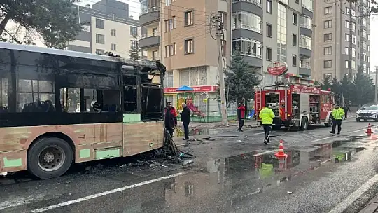Halk otobüsü alev alev yandı