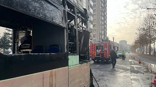Halk otobüsü alev alev yandı