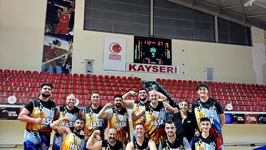 Hasketbol SK'da 15 maçta 32 oyuncu forma giydi