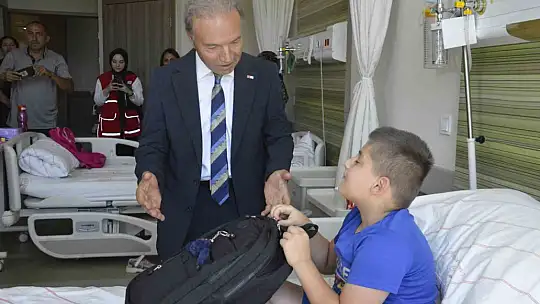Hasta çocuklara kırtasiye desteği