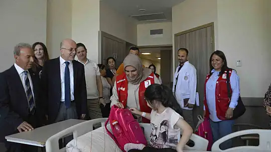 Hasta çocuklara kırtasiye desteği