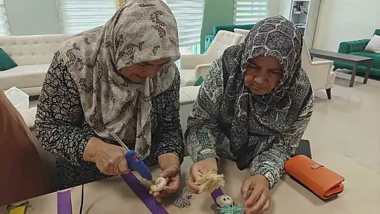 Hasta yakını kadınlar el işleri ile moral buluyor