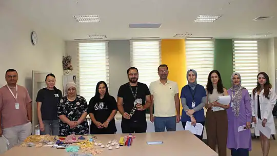 Hasta yakını kadınlar el işleri ile moral buluyor