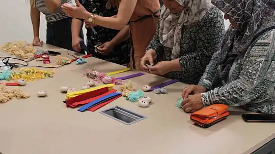 Hasta yakını kadınlar el işleri ile moral buluyor