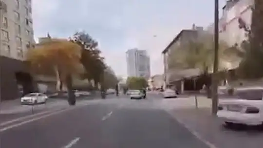 Hatalı şerit değiştirdi, motosiklet sürücüsünü düşürdü: 1 gözaltı