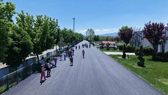 Hayvanat bahçesinde yürüyüş yolları yenilendi
