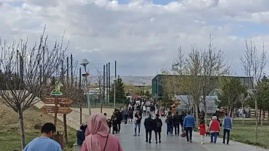 Hayvanat bahçesini 19 Mayıs'ta 12 bin kişi ziyaret etti