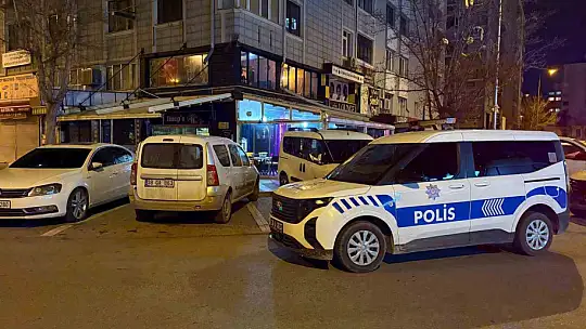 Hırsızlığın böylesi... Hırsızlık için girdiği kafede ısındı, yemek yedi