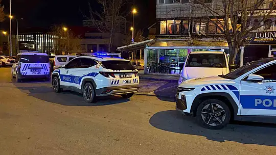 Hırsızlığın böylesi... Hırsızlık için girdiği kafede ısındı, yemek yedi