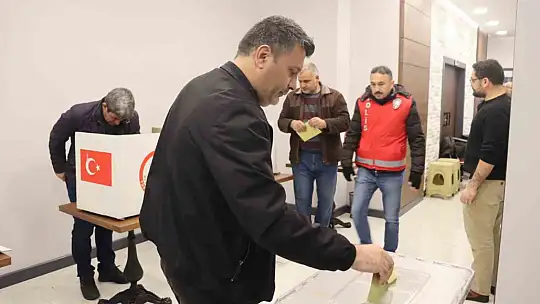 Hizmet-İş Sendikası'nda gergin olağanüstü kurul