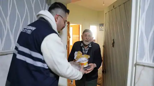 Hizmetleriyle gönüllerde taht kuran Başkan Çolakbayrakdar'a dualarla teşekkür