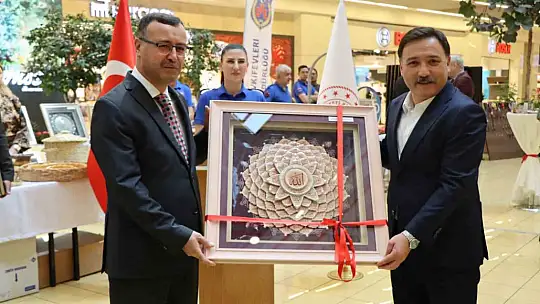 Hükümlü ve tutukluların el emekleri sergilendi