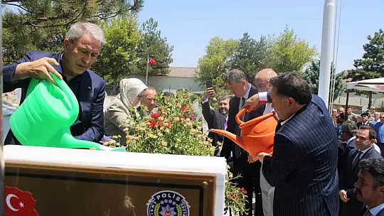 Hulusi Akar: 'El birliğiyle çalışarak Terörsüz Türkiye'yi hep beraber inşa edeceğiz'