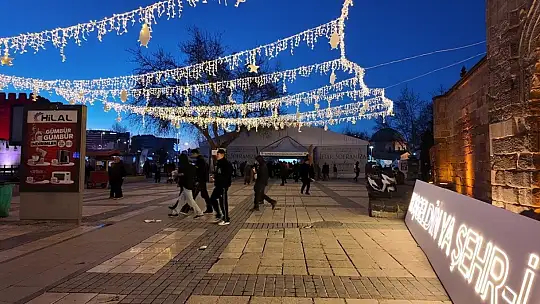 Hunat Cami ışıklarla donatıldı