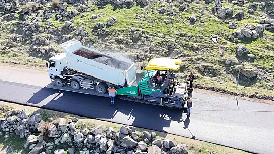 Hürmetçi'de sıcak asfalt, çevre temizliği ve yeşil alan atağı