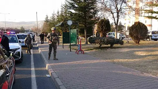 Husumetli gruplar arasında karakol çıkışında silahlı kavga: 4 yaralı