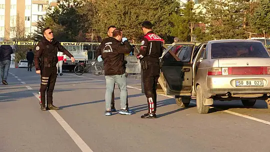 Husumetli gruplar arasında karakol çıkışında silahlı kavga: 4 yaralı