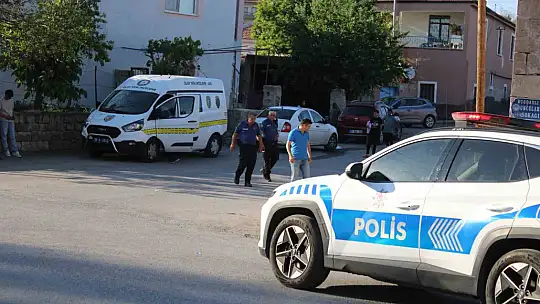 Husumetli iki grup arasında bıçaklı kavga: 1'i ağır 4 yaralı