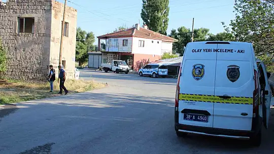 Husumetli iki grup arasında bıçaklı kavga: 1'i ağır 4 yaralı
