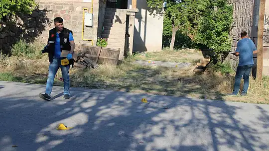 Husumetli iki grup arasında bıçaklı kavga: 1'i ağır 4 yaralı