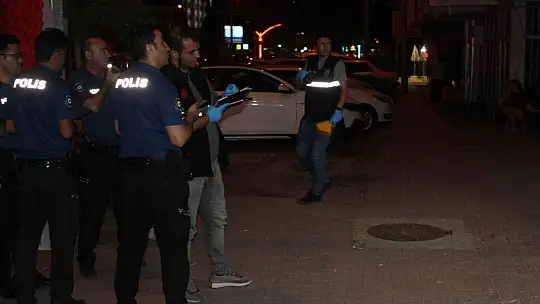 Husumetlileri çiçekçiyi dükkanında silahla yaralayıp kaçtı