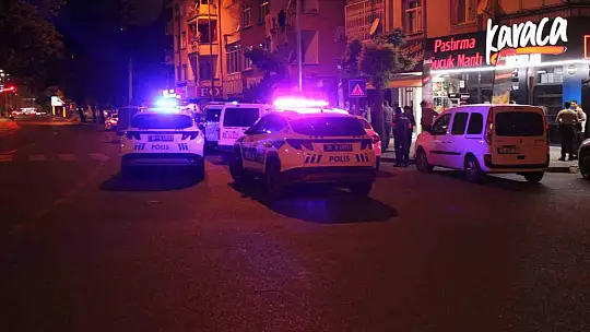 Husumetlileri çiçekçiyi dükkanında silahla yaralayıp kaçtı