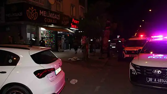 Husumetlileri çiçekçiyi dükkanında silahla yaralayıp kaçtı