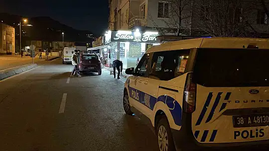 Husumetlisini 5. kattaki evinin balkonunda vurdu