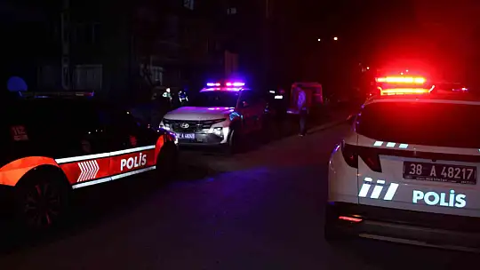 Husumetlisini evin bahçesinde vurdu