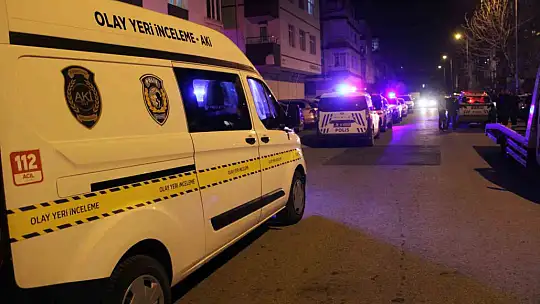 Husumetlisini evin bahçesinde vurdu