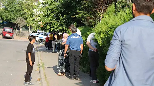 Husumetlisini namaz kılarken boğazını keserek öldürdü
