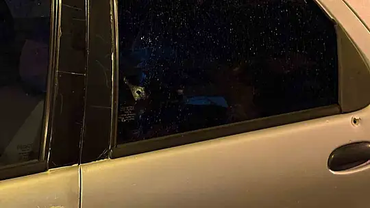 Husumetlisinin babasına ait otomobili kurşunladılar