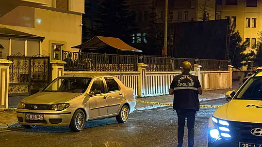 Husumetlisinin babasına ait otomobili kurşunladılar