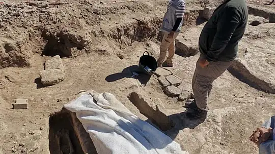 İç Anadolu'nun en büyük mozaik yapısında mezarlar bulundu