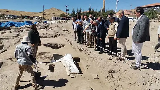 İç Anadolu'nun en büyük mozaik yapısında mezarlar bulundu