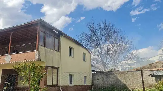 İki katlı evde yangın