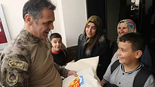 İl Emniyet Müdürü Aydın'dan vefa örneği: Şehit çocuklarını okullarına bıraktı