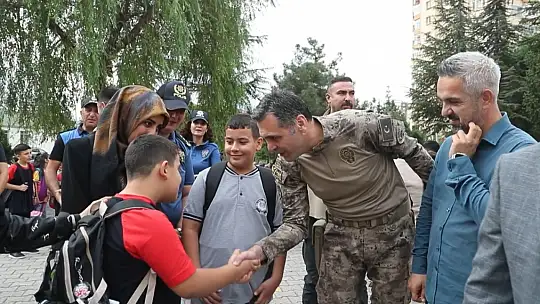 İl Emniyet Müdürü Aydın'dan vefa örneği: Şehit çocuklarını okullarına bıraktı