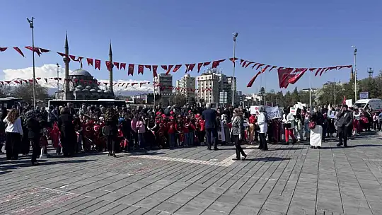 İl Milli Eğitim Müdürü Esen: 'Dün olduğu gibi bugün de güvenli limanlarımız okullarımızdır'