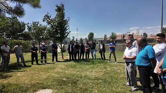 İlçe belediyelerine sokak hayvanlarını toplama eğitimi ve mama desteği