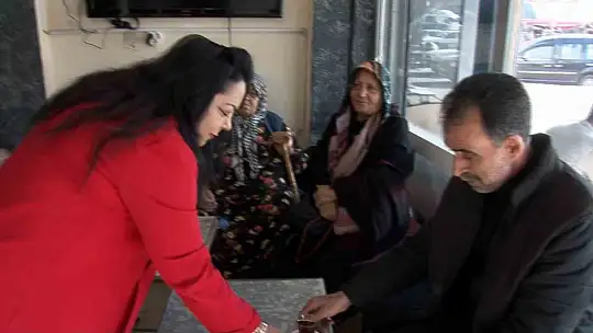 İlçe terminalinin tek kadın çaycısı