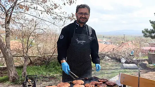 İlk hamburgerlerini liseli ablalarının ellerinden yediler