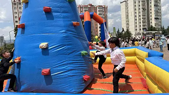 İlkokul öğrencileri 'Yaza Merhaba Şöleni' ile eğlendi