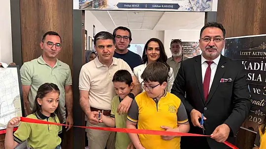İlkokul öğrencileri ebru eserlerini sergiledi