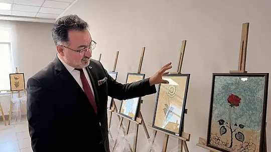 İlkokul öğrencileri ebru eserlerini sergiledi