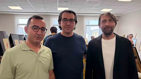 İlkokul öğrencileri ebru eserlerini sergiledi