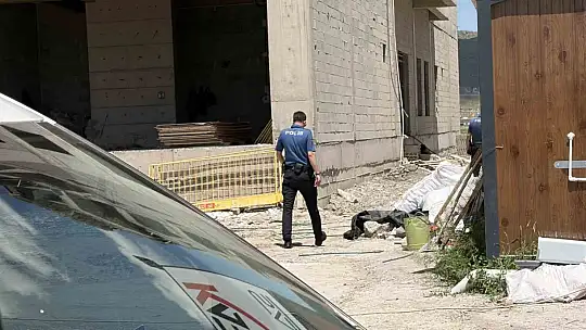 İnşaatın 4. katından düşen işçi ağır yaralandı