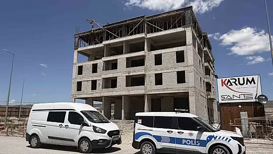 İnşaatın 4. katından düşen işçi ağır yaralandı