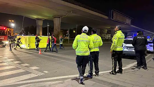 İntihar etmek için köprüye çıkan şahsı polis ikna etti