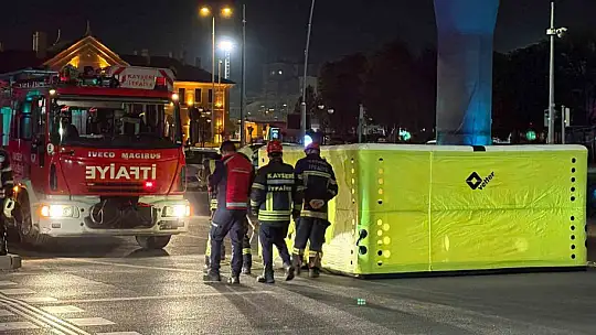 İntihar etmek için köprüye çıkan şahsı polis ikna etti